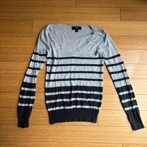 Mossimo y2k vintage gray striped v-neck sweater